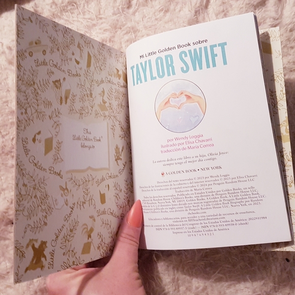2023 Taylor Swift A Little Golden Book Biography Wendy Loggia Spanish Edition - Picture 5 of 11